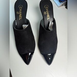Size #42 CHANEL Black Suede and Patent Leather Pointed Mules